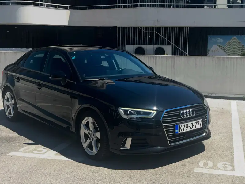 Crni Audi A3 Limousine iz Elitransove ponude